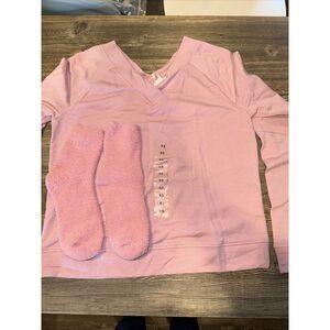 Ambrielle Sleepwear Sweater + Socks Women’s XS Pink Crewneck. NWT. 10